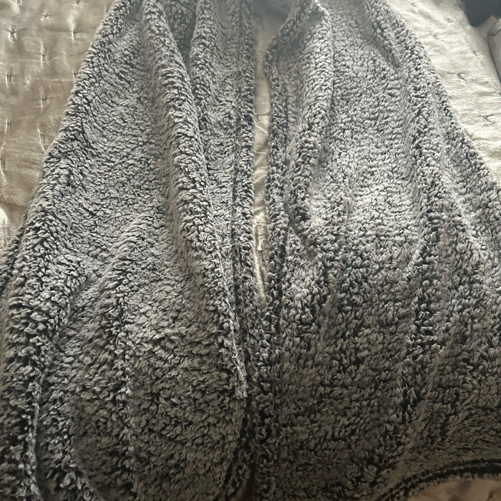 American Eagle Outfitters Gray Plush Sherpa Wrap scarf